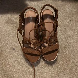 These beautiful wedges are super cute and stylish!